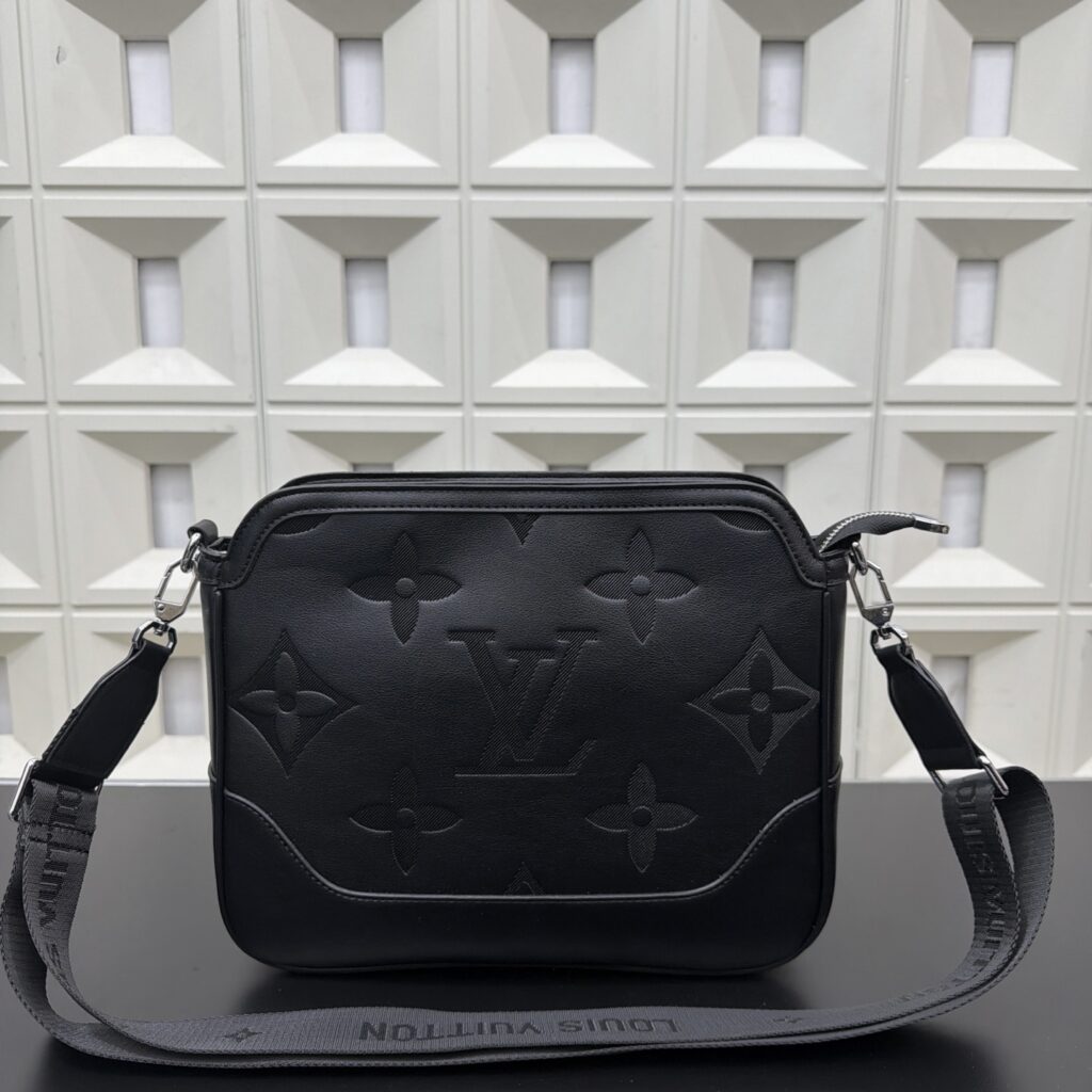 Louis Vuitton 294856 Bag Size 31, 26