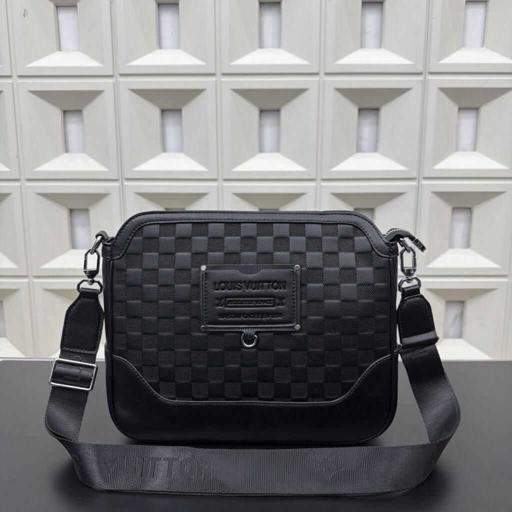 Louis Vuitton 294857 Bag Size 31, 26