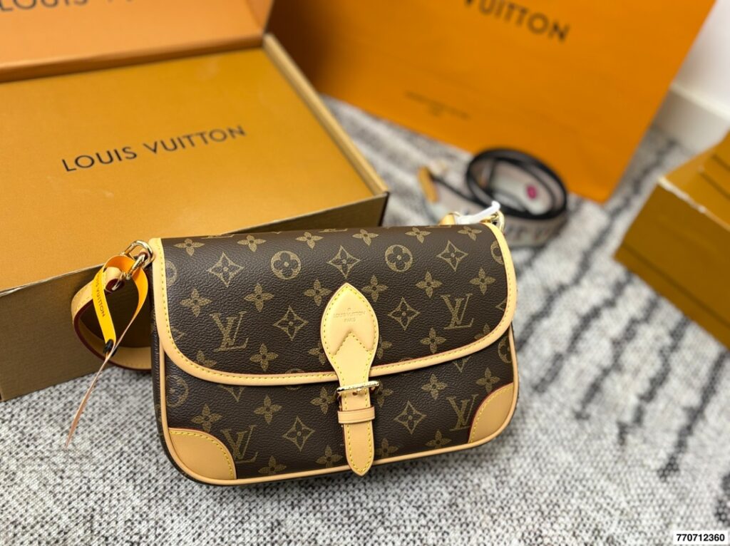 Louis Vuitton 294886 Bag Size L, 25