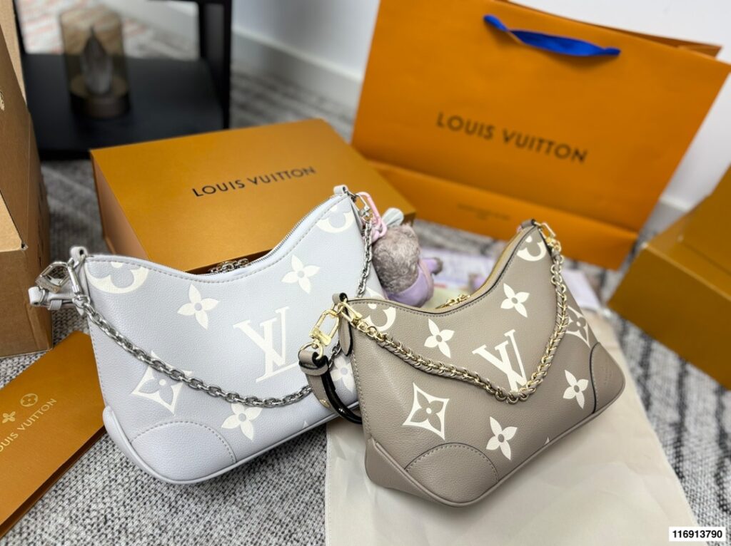 Louis Vuitton 295033 Bag Size 28, 15