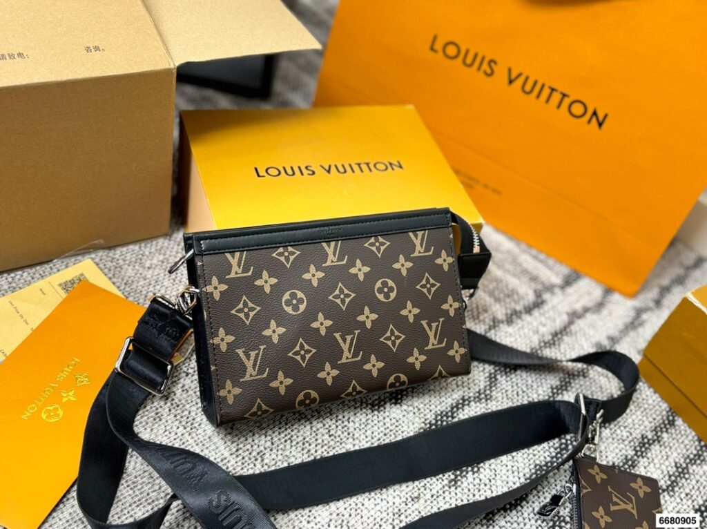 Louis Vuitton 295038 Bag Size 22, 15