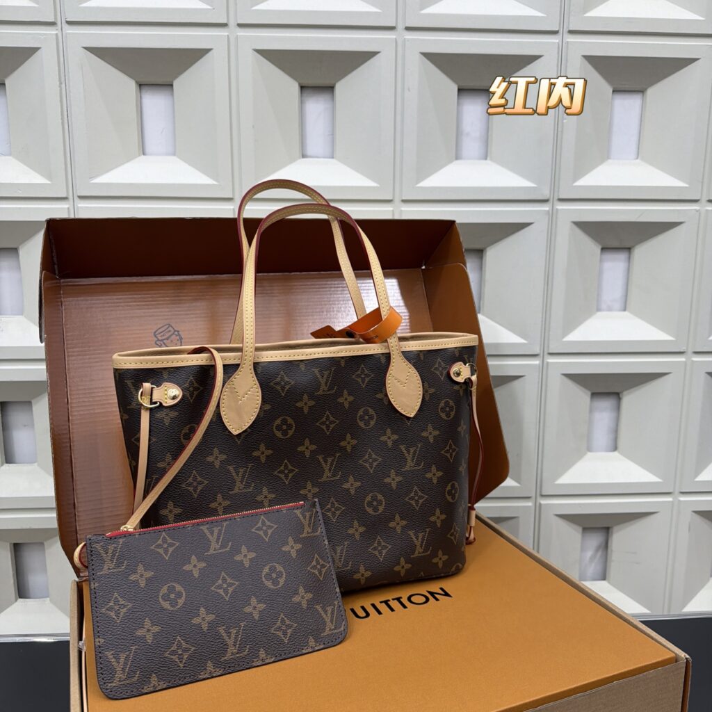 Louis Vuitton 295054 Bag Size 29, 21