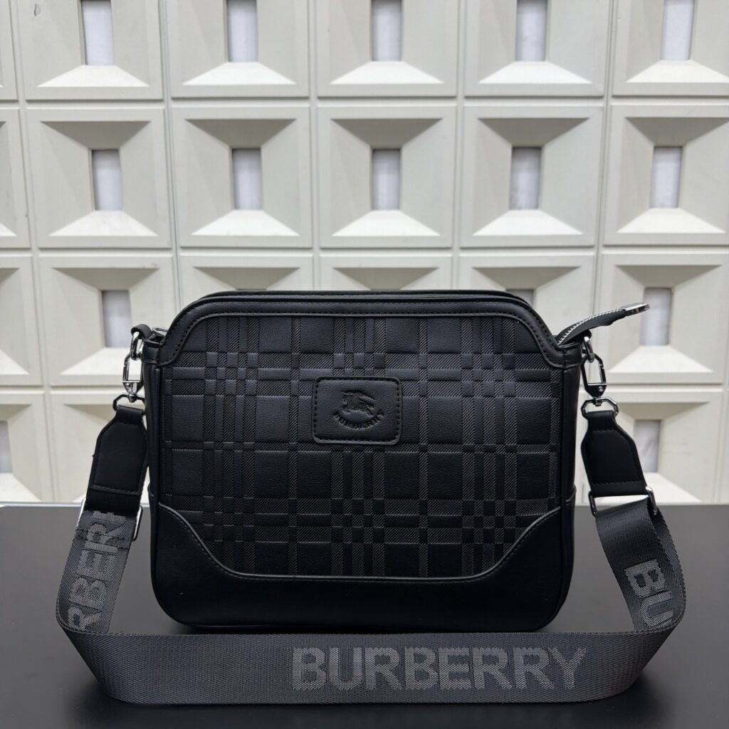 Burberry 295091 Bag Size 31, 26