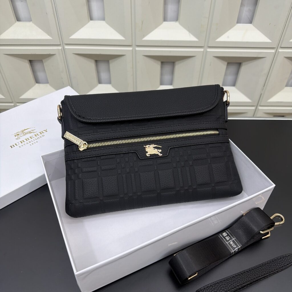 Burberry 295092 Bag Size 29
