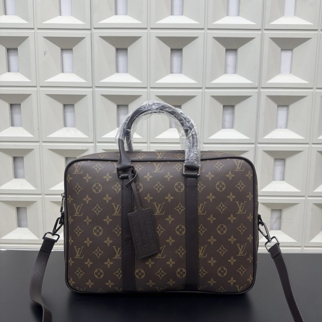 Louis Vuitton 295141 Bag Size 38, 27