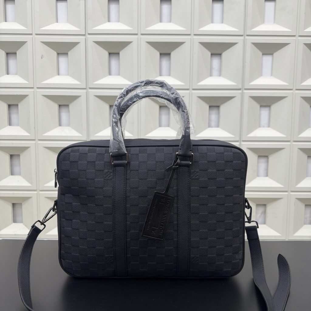 Louis Vuitton 295142 Bag Size 38, 27