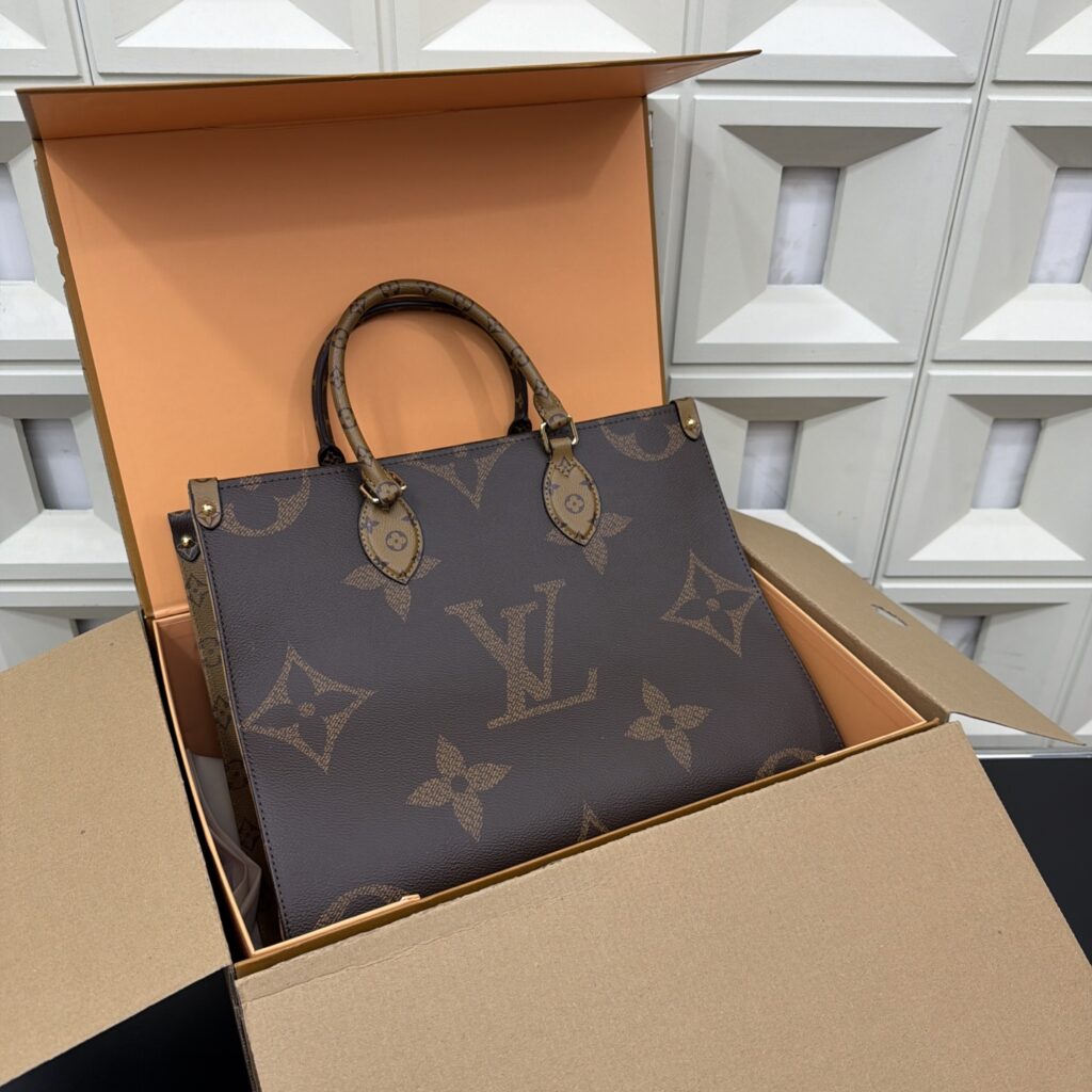 Louis Vuitton 295144 Bag Size 35, 27