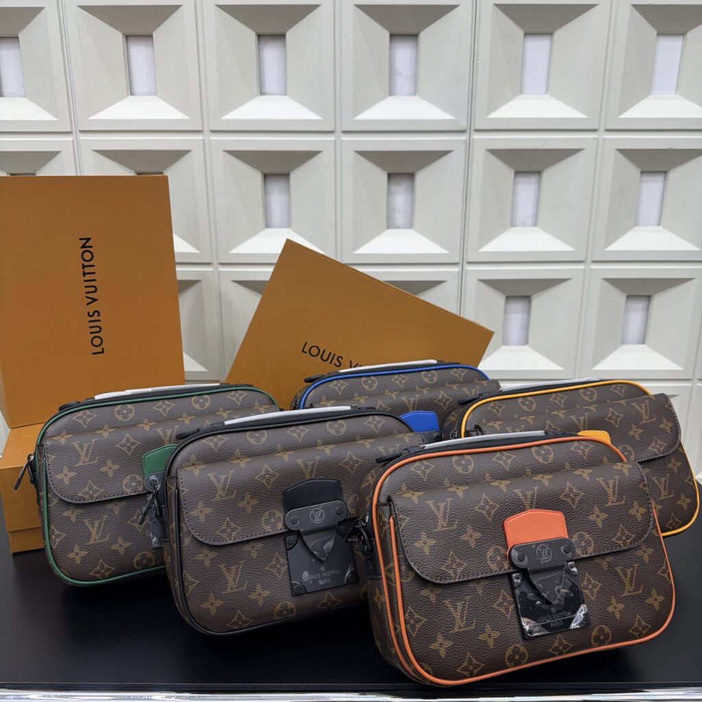 Louis Vuitton 295146 Bag Size S, 24, 17