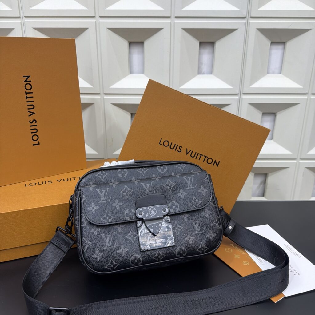 Louis Vuitton 295147 Bag Size S, 24, 17