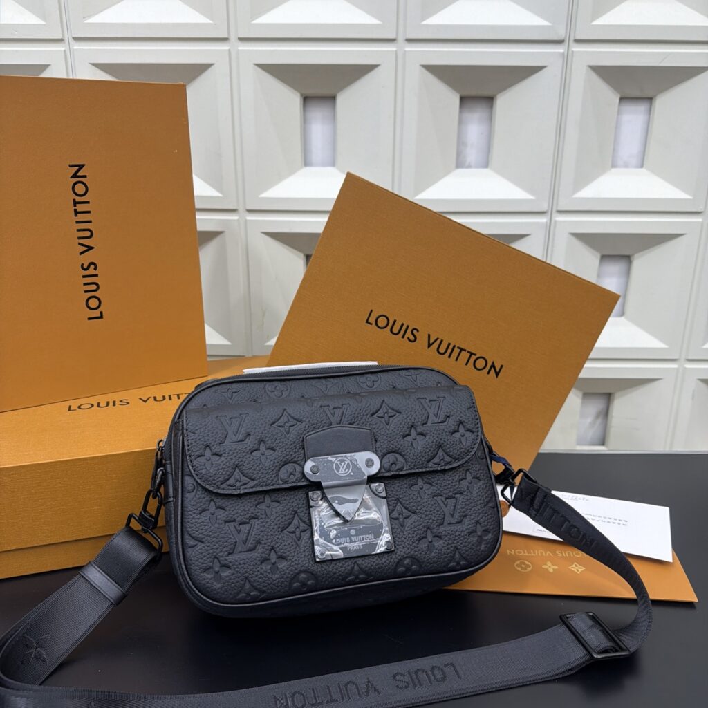Louis Vuitton 295148 Bag Size S, 24, 17