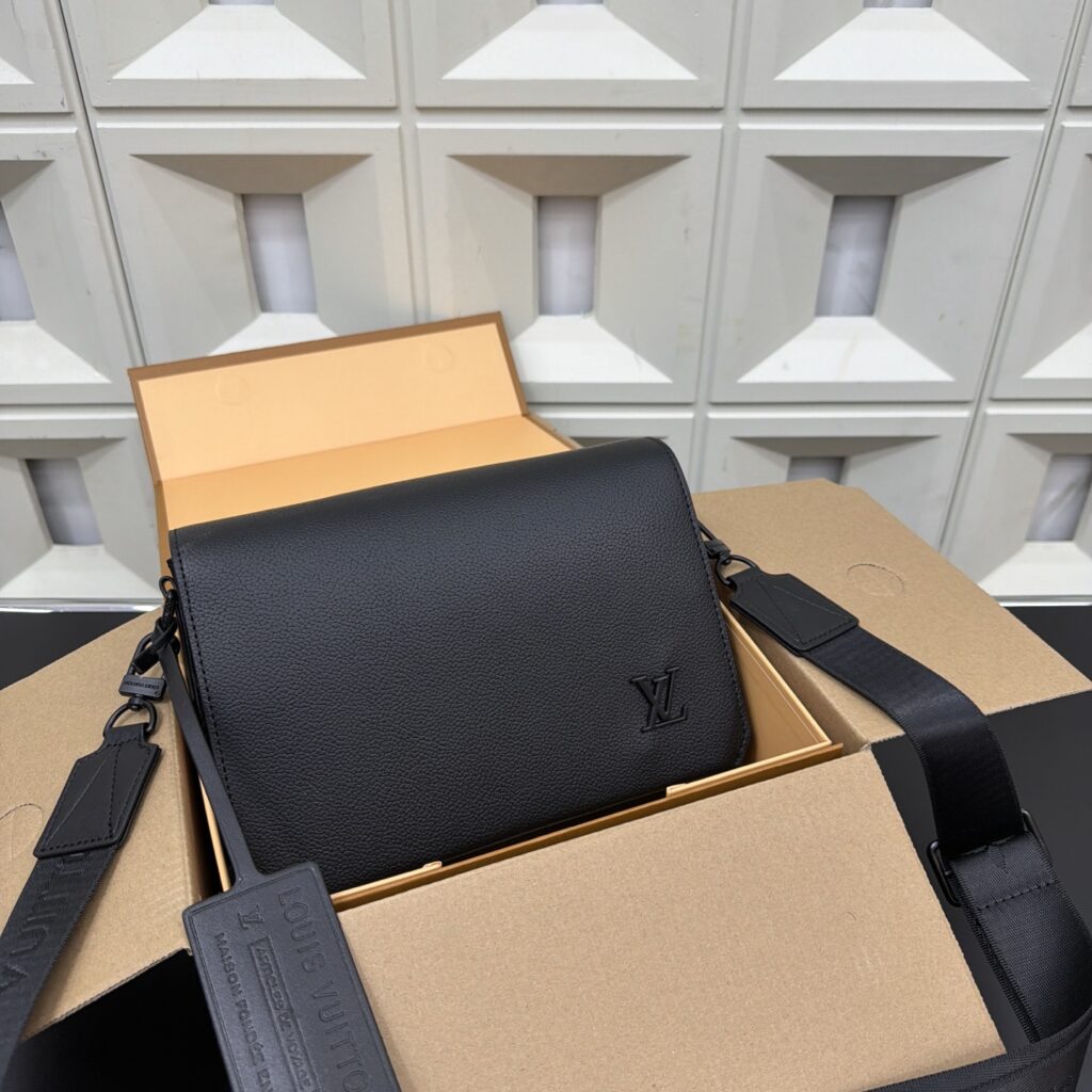 Louis Vuitton 295150 Bag Size 24, 27