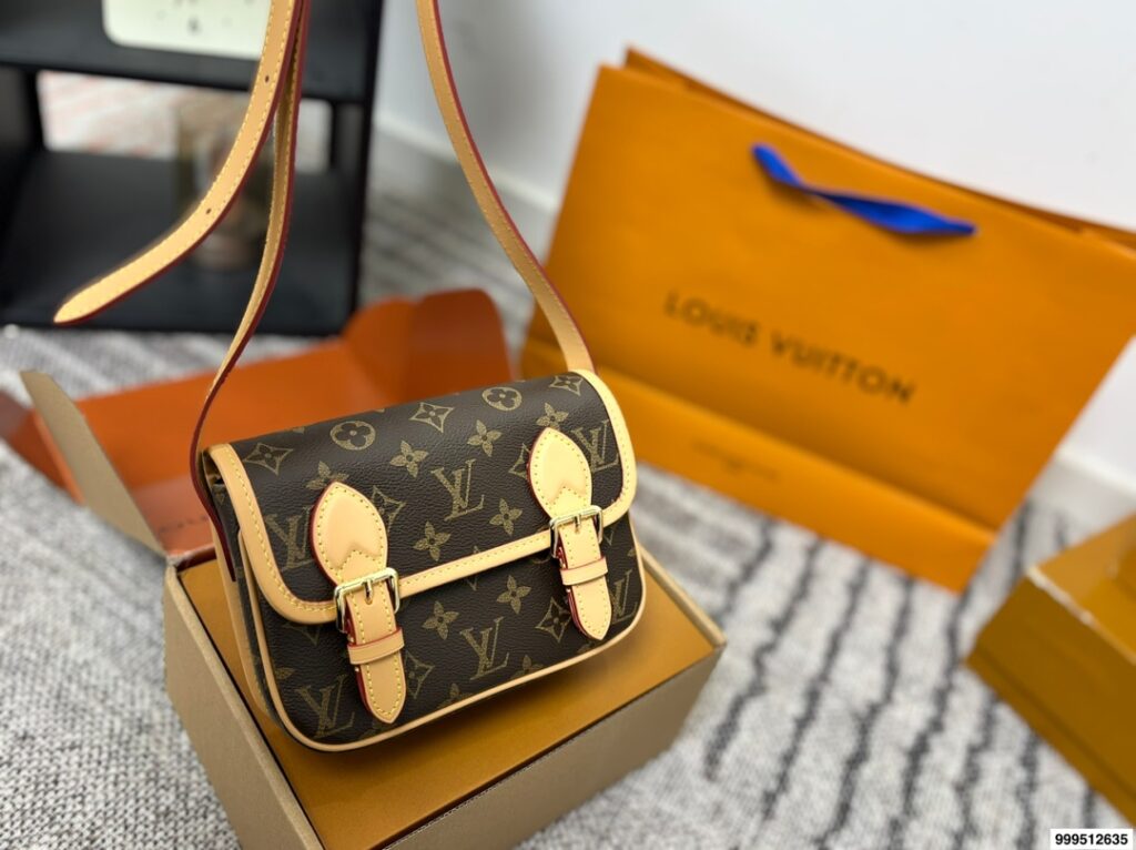 Louis Vuitton 295180 Bag Size 20, 15