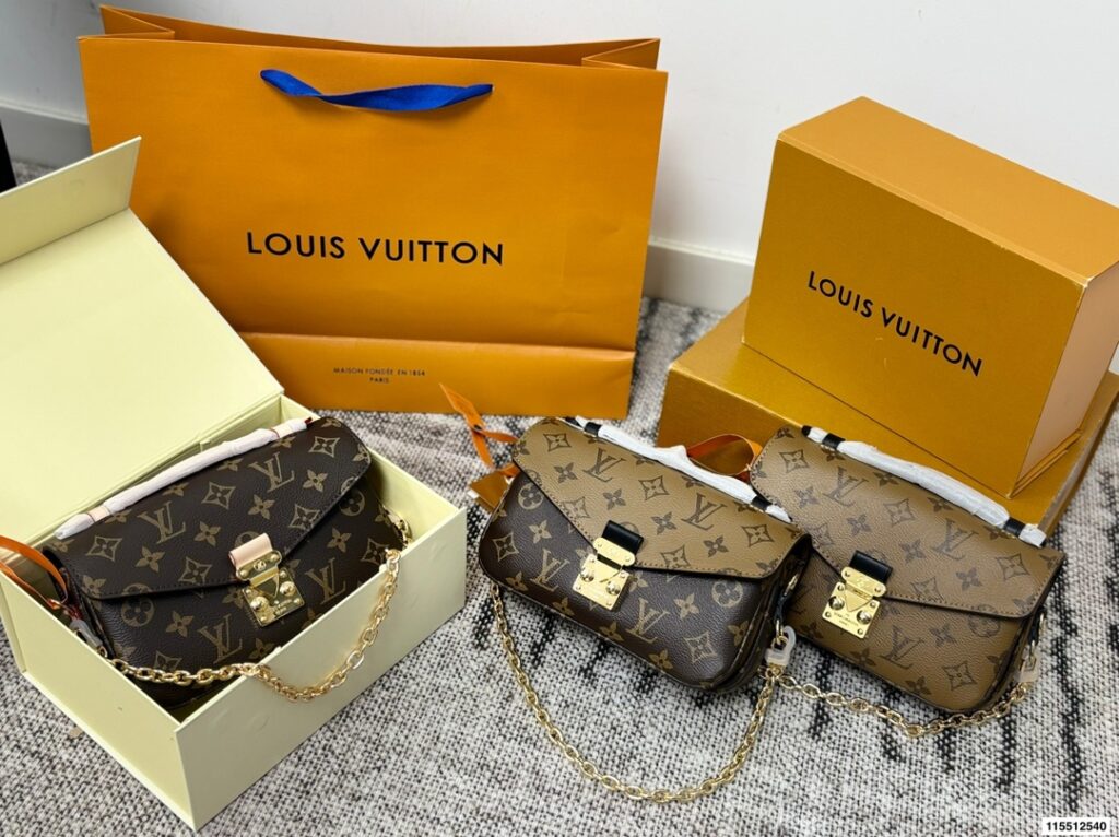 Louis Vuitton 295226 Bag Size 21, 12