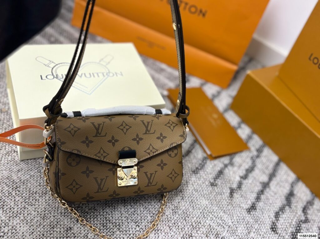 Louis Vuitton 295227 Bag Size 21, 12