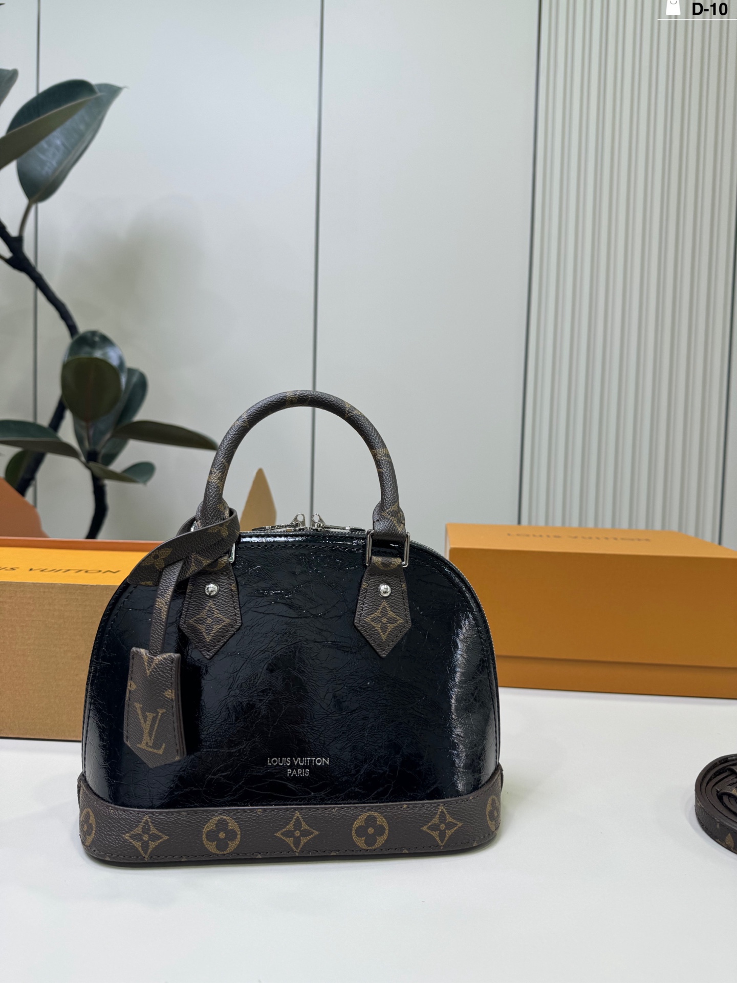 Louis Vuitton 296007 Bag Size 10, 25, 17