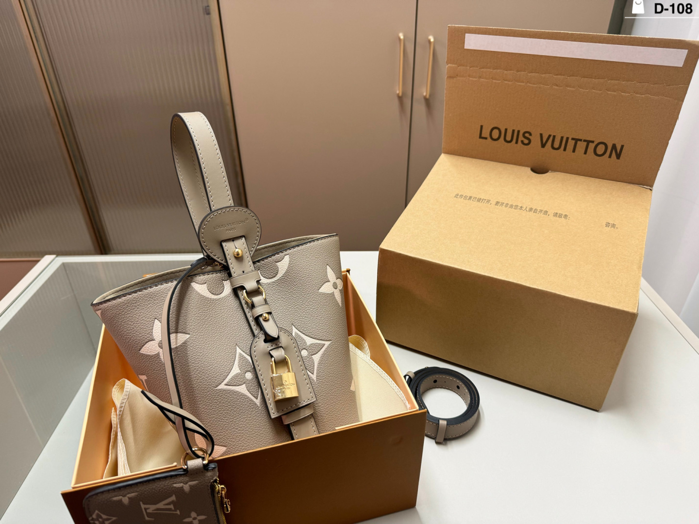 Louis Vuitton 430259 Bag Size 17, 18