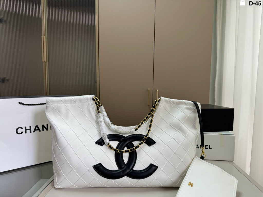 Chanel 435115 Bag Size 45, 42, 20, 26