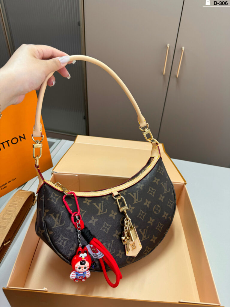 Louis Vuitton 435125 Bag Size 30, 15, 26