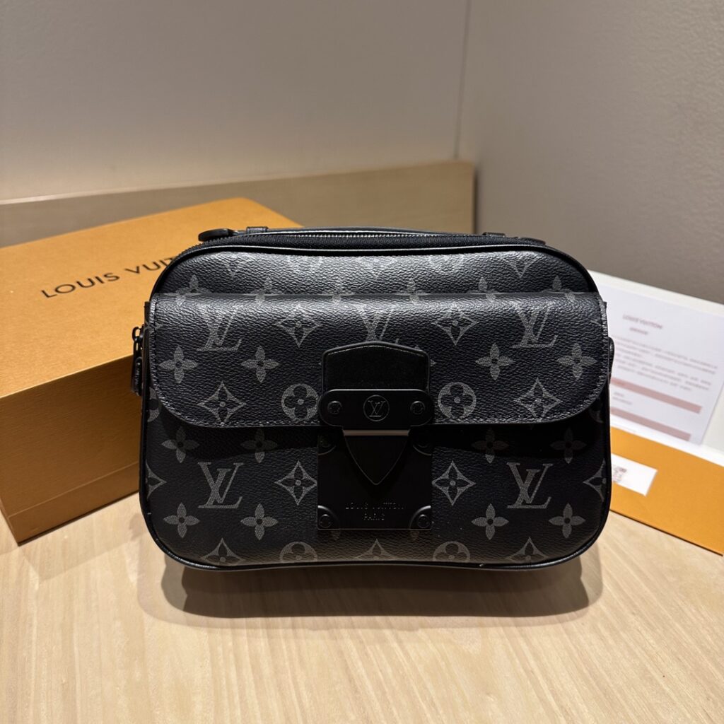 Louis Vuitton 465555 Bag Size S, 22, 18