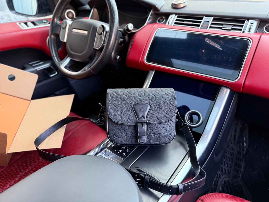 Louis Vuitton 465562 Bag Size 20, 17