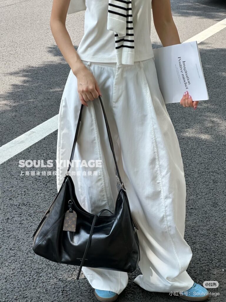 Louis Vuitton 467086 Bag Size 40-25