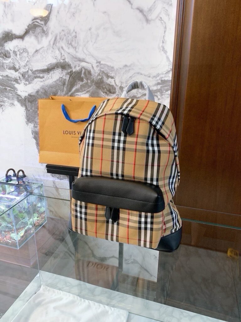 Burberry 468559 Bag Size 41-34