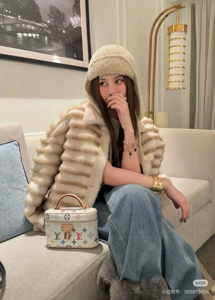 Louis Vuitton 468581 Bag Size 19