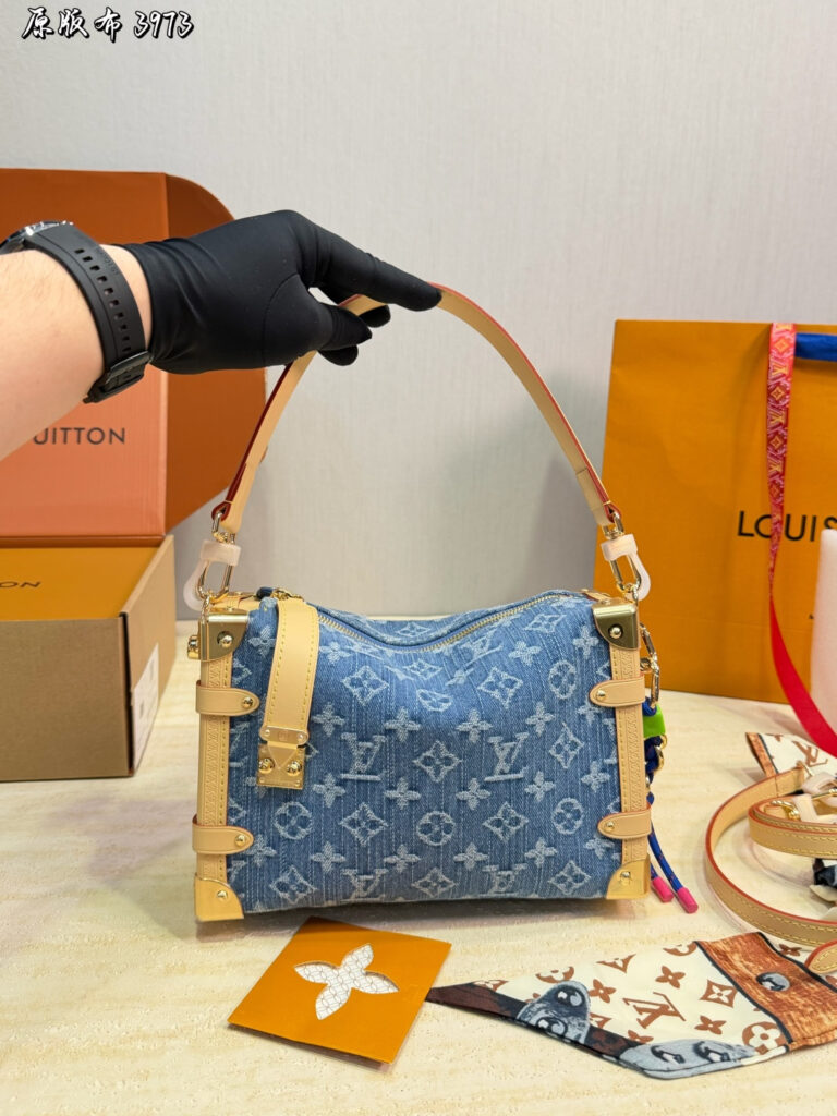 Louis Vuitton 558968 Bag Size 21, 14