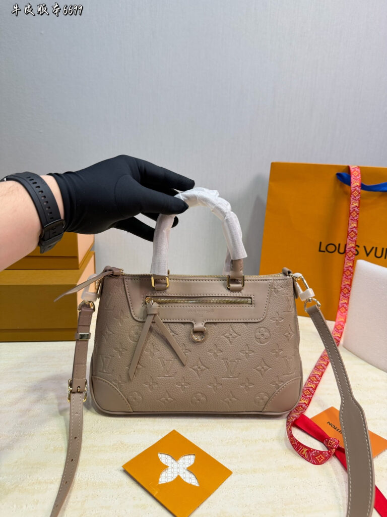 Louis Vuitton 559016 Bag Size 27