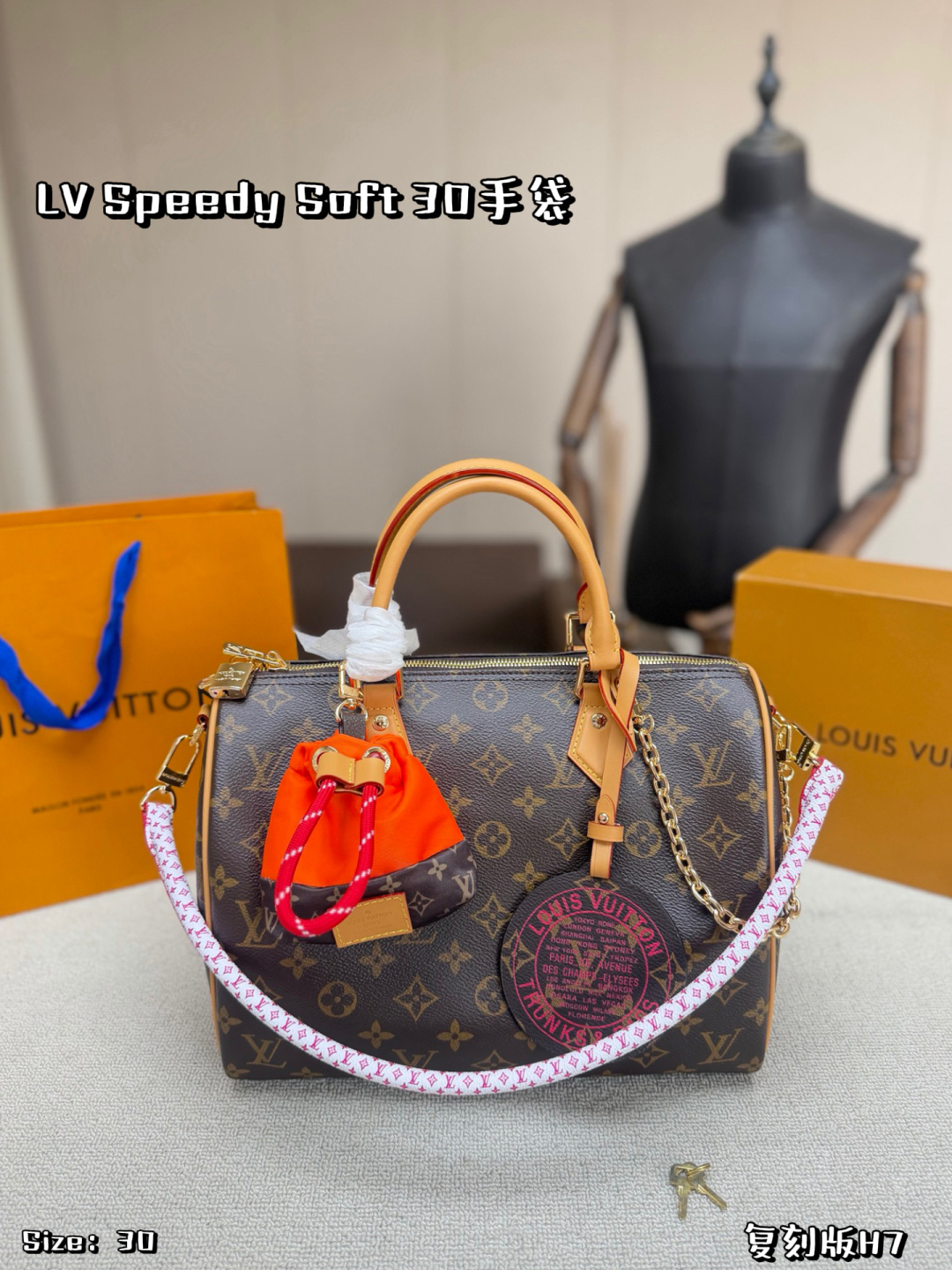 Louis Vuitton 559596 Bag Size 30, 22