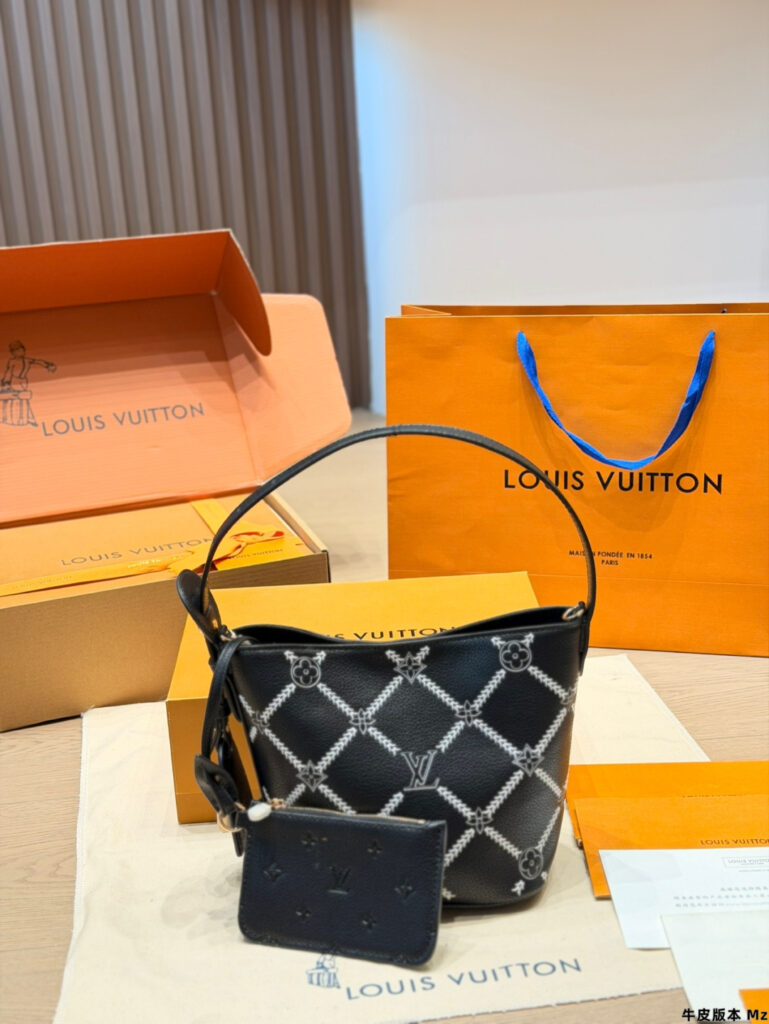 Louis Vuitton 559711 Bag Size 19, 18, 12
