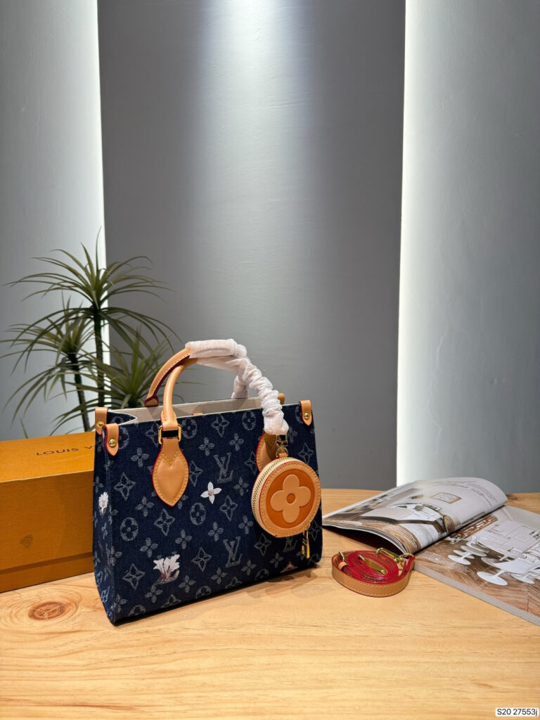 Louis Vuitton 560357 Bag Size 25, 20