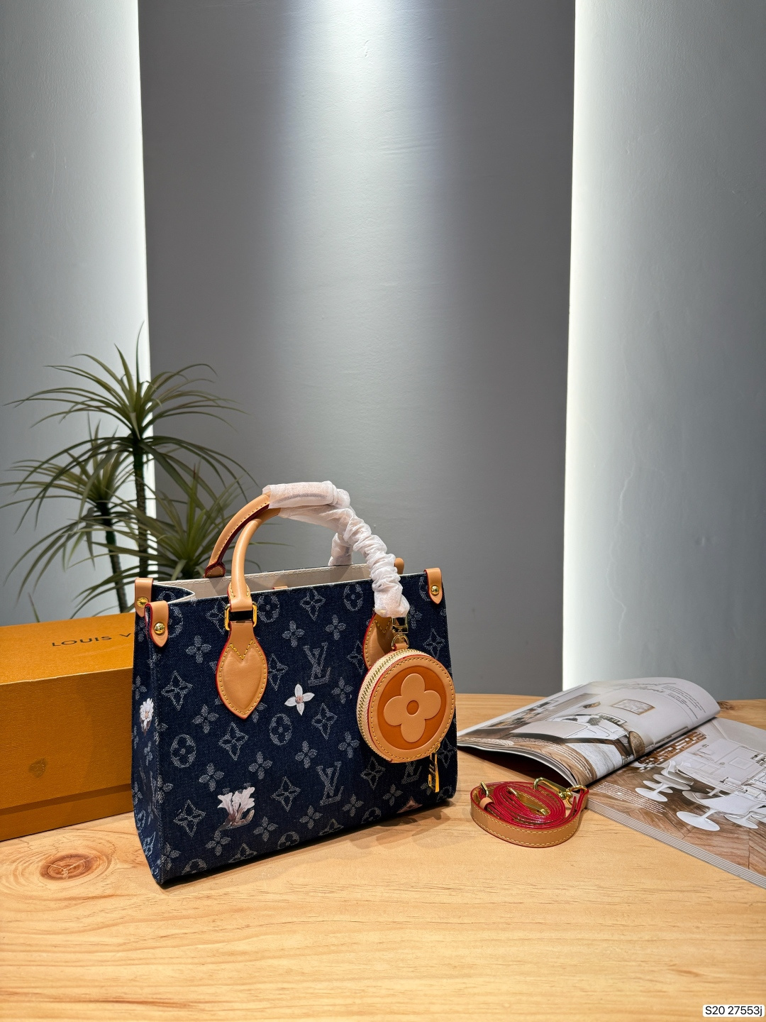 Louis Vuitton 560357 Bag Size 25, 20