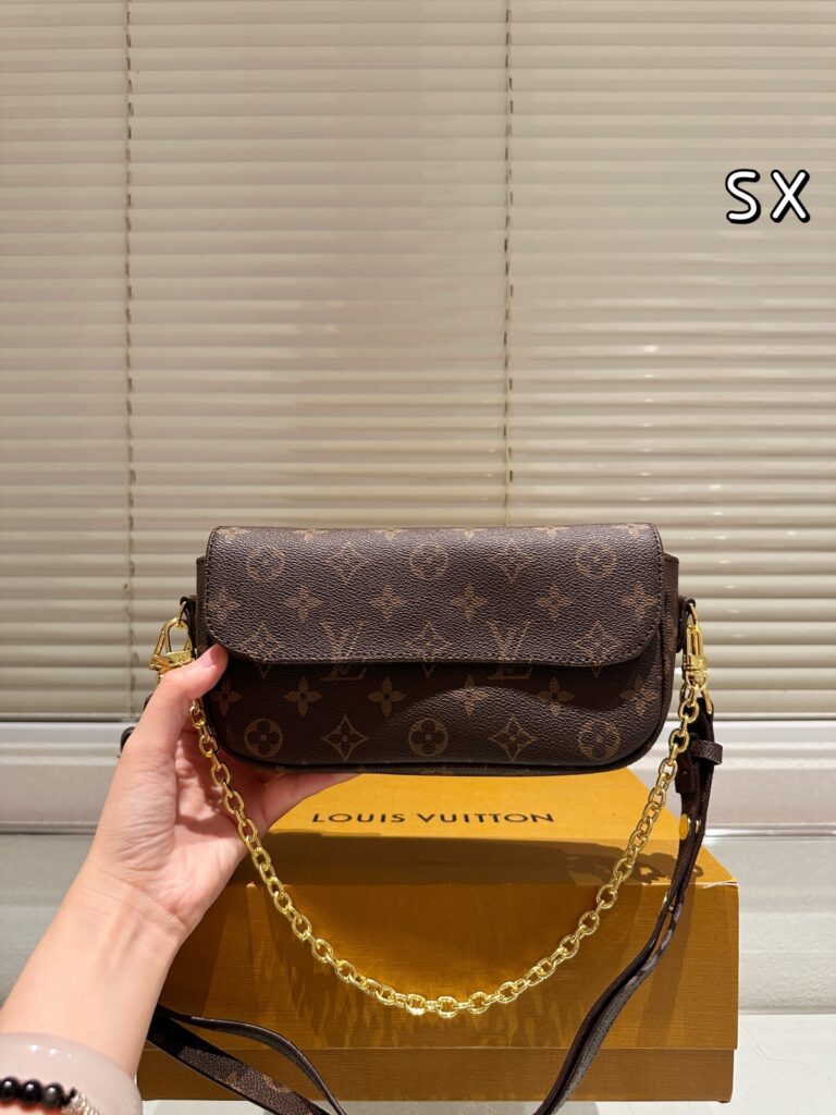 Louis Vuitton 560974 Bag Size 22