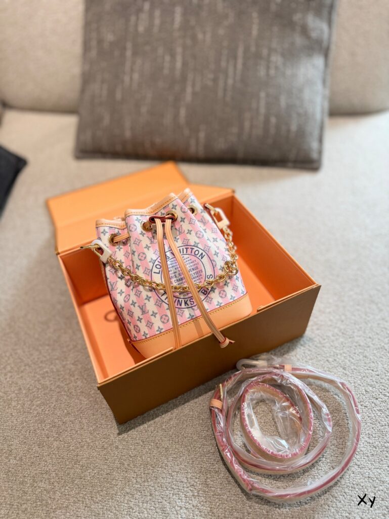 Louis Vuitton 561237 Bag Size 16, 18