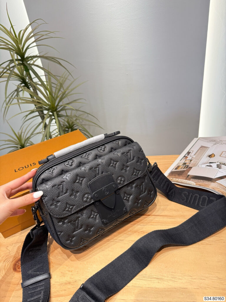 Louis Vuitton 561261 Bag Size S, 24, 17