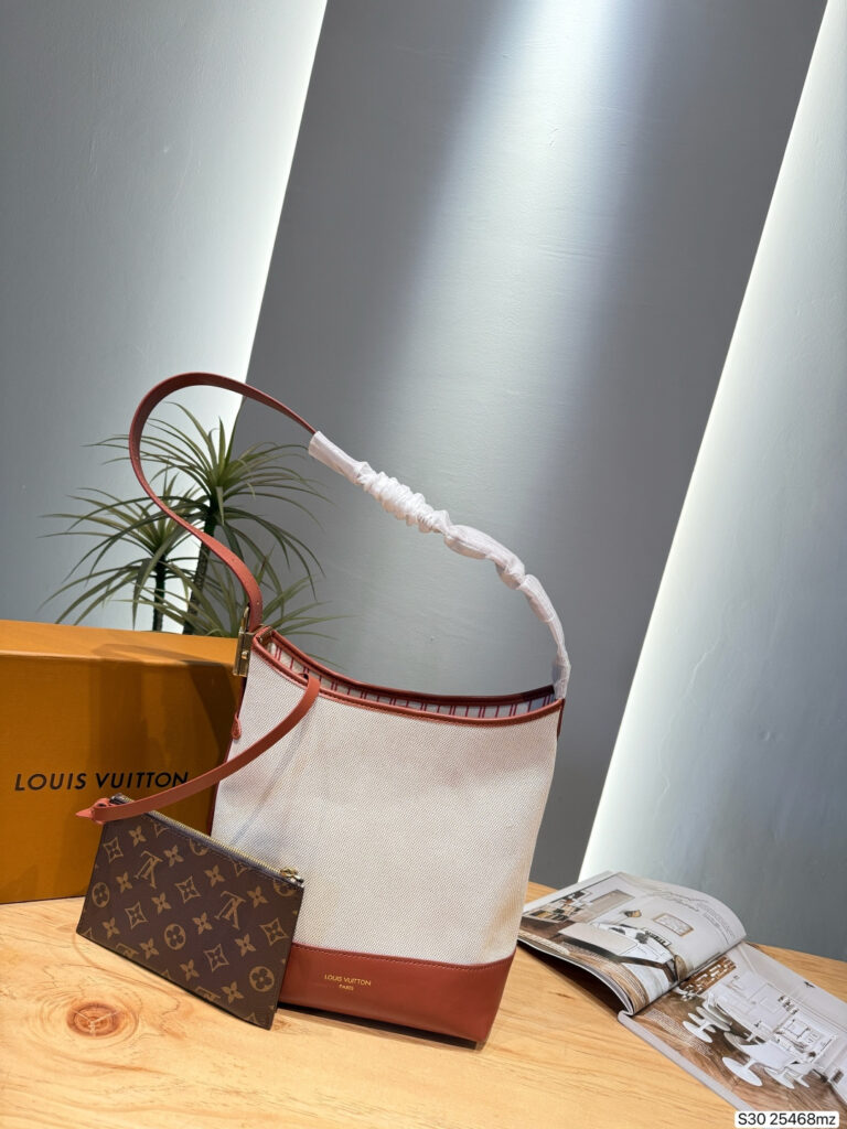 Louis Vuitton 561291 Bag Size 23, 28