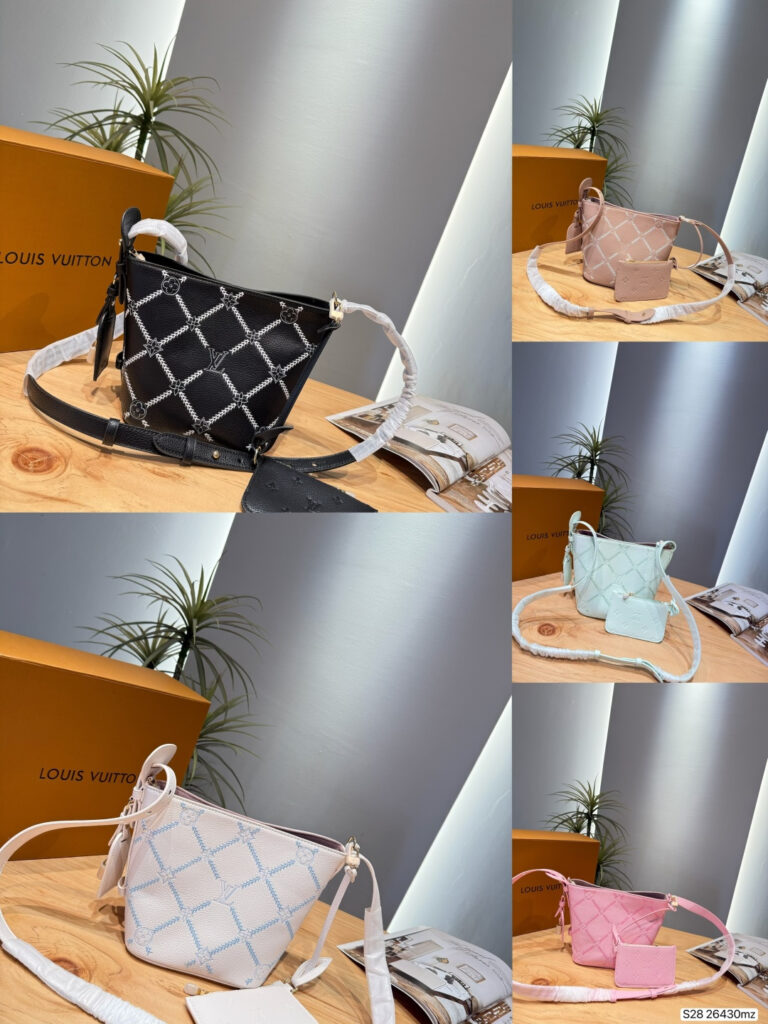 Louis Vuitton 561293 Bag Size 16, 18