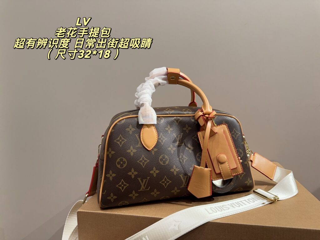 Louis Vuitton 561334 Bag Size 32, 18
