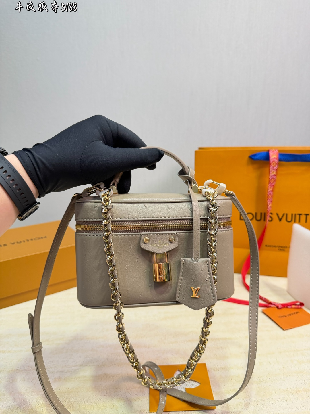 Louis Vuitton 561388 Bag Size 18