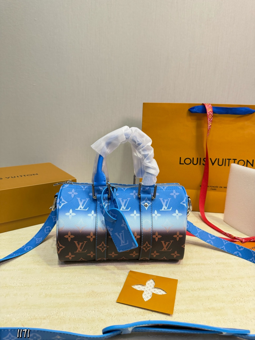 Louis Vuitton 561409 Bag Size 25