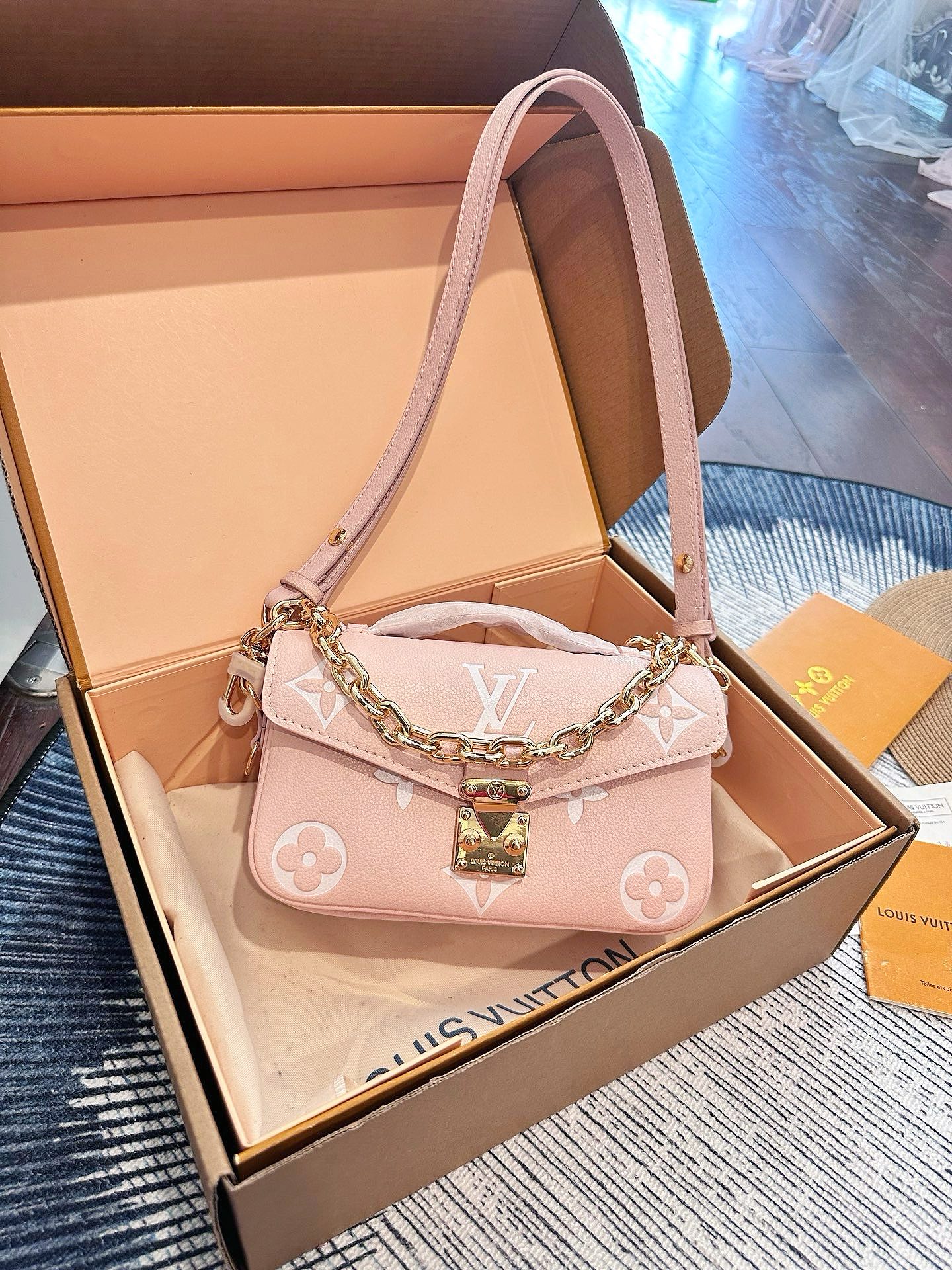 Louis Vuitton 561529 Bag Size 21