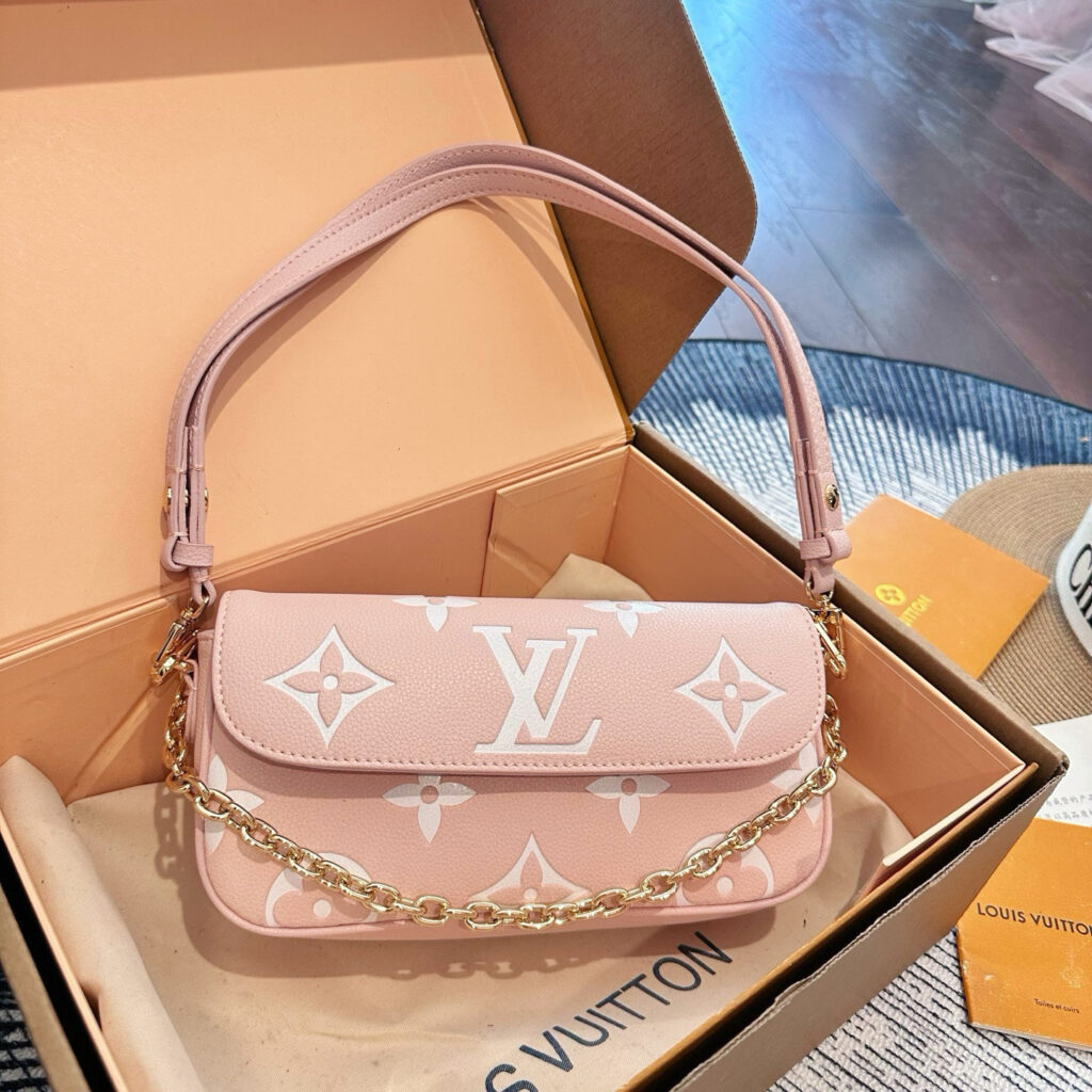 Louis Vuitton 561530 Bag Size 22