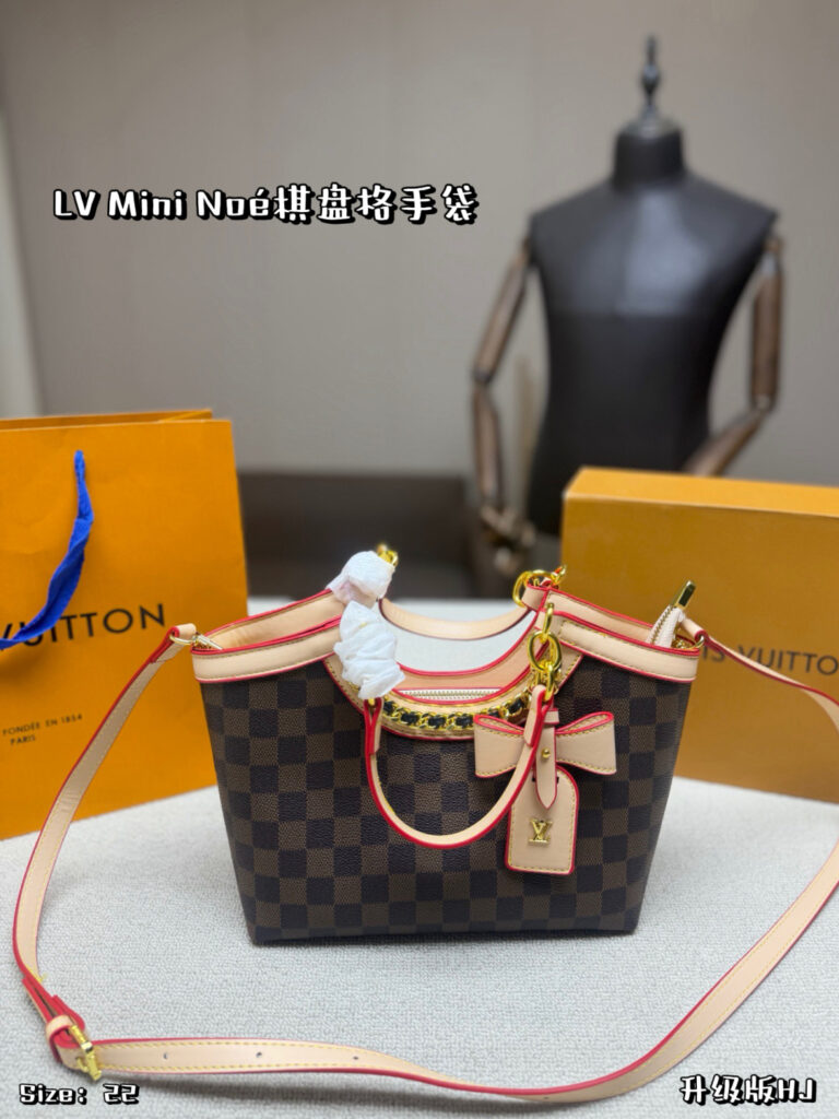 Louis Vuitton 562307 Bag Size 22, 15