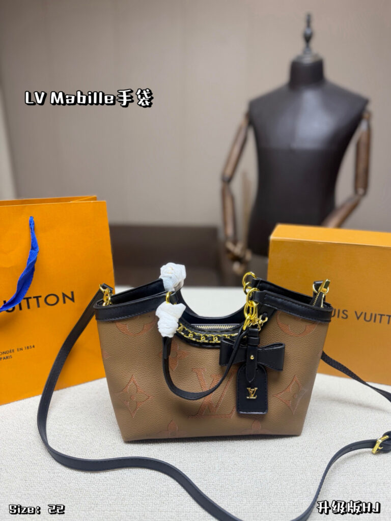 Louis Vuitton 562308 Bag Size 22, 15
