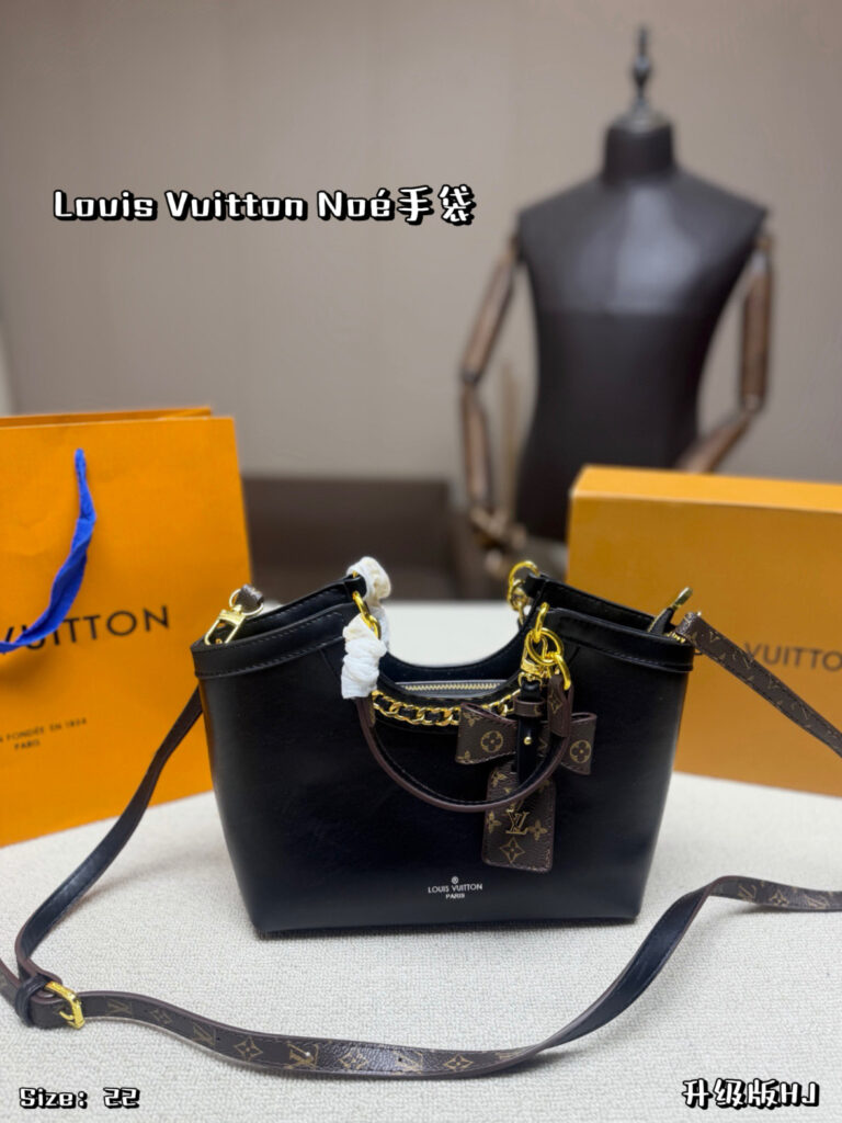 Louis Vuitton 562309 Bag Size 21, 15