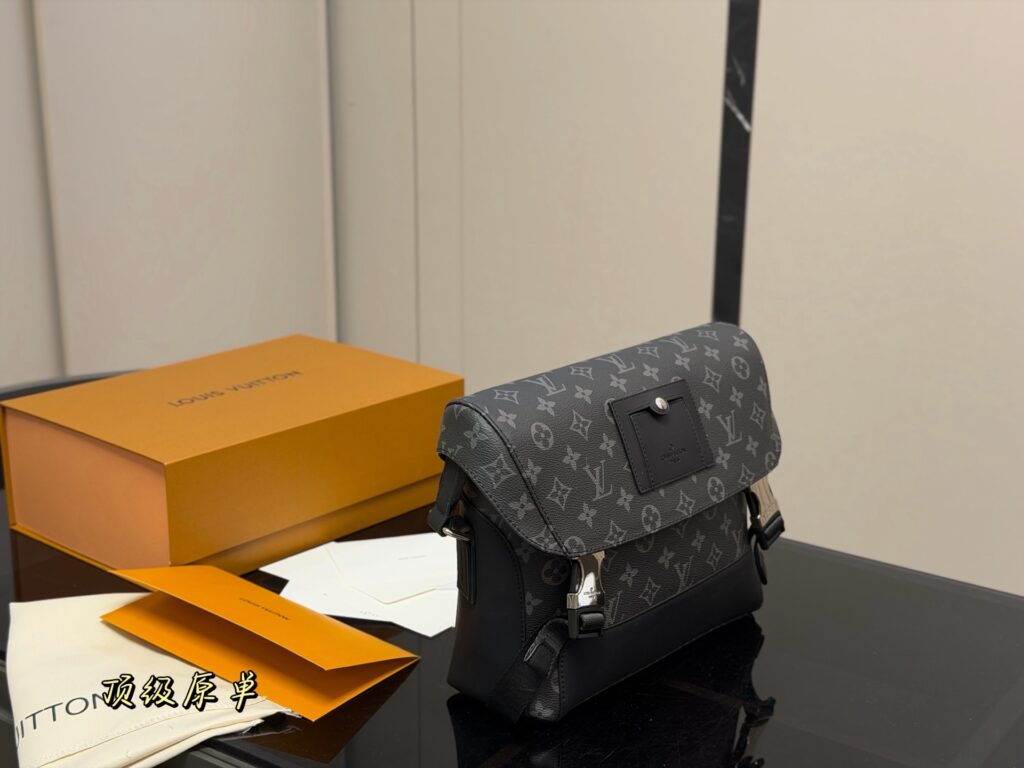 Louis Vuitton 562408 Bag Size 28
