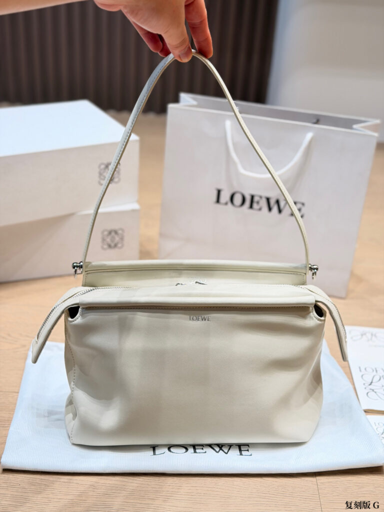 Loewe 562468 Bag Size 28, 20