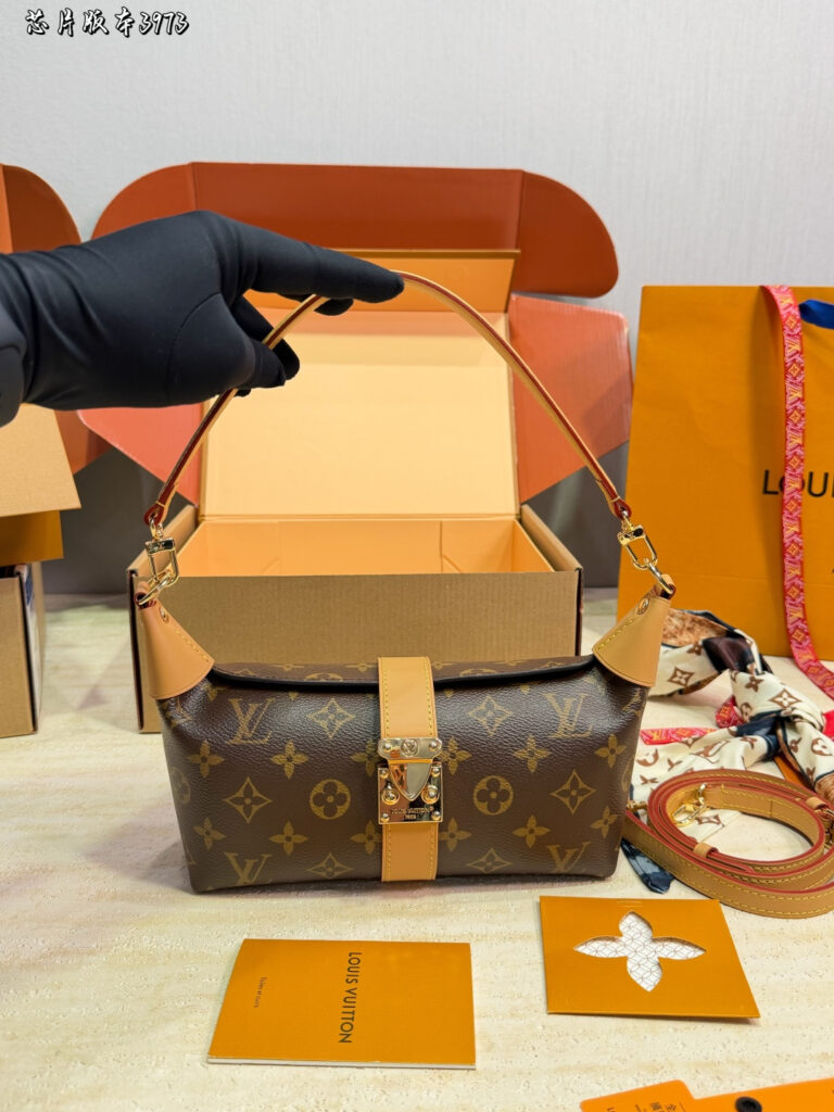 Louis Vuitton 562589 Bag