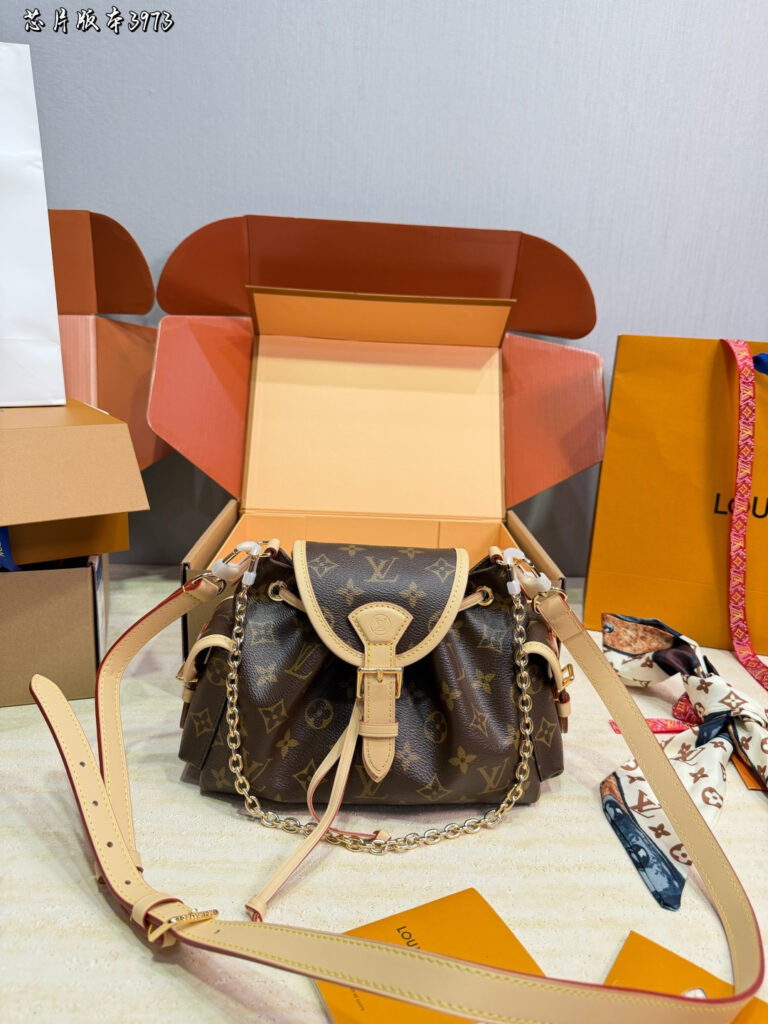 Louis Vuitton 562591 Bag Size 23